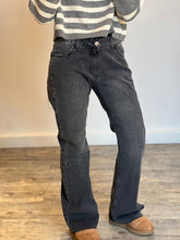 Carica l&#39;immagine nel visualizzatore della galleria Jeans Flare con Strass
