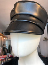 Carica l&#39;immagine nel visualizzatore della galleria Cappello ecopelle marinaretta
